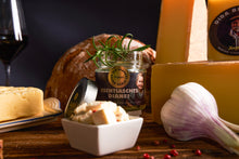 Lade das Bild in den Galerie-Viewer, Kasplatzl Kirchberg in Tirol Frischkäse in Öl mit Kräutern & Knoblauch 180g Gschtiaschts Dianei ein starkes Stück Natur Bio-Frischkäse von der Alm