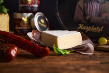 Lade das Bild in den Galerie-Viewer, Kasplatzl Kirchberg in Tirol Weichkäse Camembert Feiner Maxl fein nussig