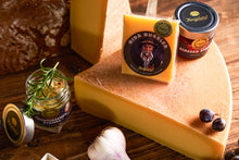 Lade das Bild in den Galerie-Viewer, Kasplatzl Hartkäse Oida Buggler Kirchberg in Tirol 14 Monate gereift Bergkäse Käselaib