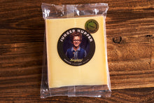 Lade das Bild in den Galerie-Viewer, Kasplatzl Hartkäse Junger Hupfer Kirchberg in Tirol 6 Monate gereift Bergkäse