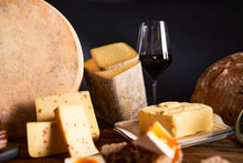 Lade das Bild in den Galerie-Viewer, Kasplatzl Kirchberg in Tirol Schnittkäse Lausbua Bochshornklee Bio Almkäse Almschmankerl