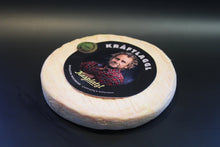 Lade das Bild in den Galerie-Viewer, Kasplatzl Kirchberg in Tirol Biokäse Rotkultur-Weichkäse ein starkes Stück Natur butterweich von der Alm