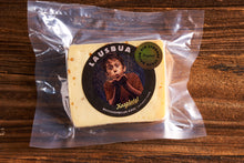 Lade das Bild in den Galerie-Viewer, Kasplatzl Kirchberg in Tirol Schnittkäse Lausbua Bochshornklee Bio Almkäse Almschmankerl